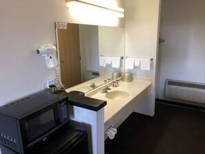 Hypo-allergenic bedding, in-room safe, desk, blackout curtains