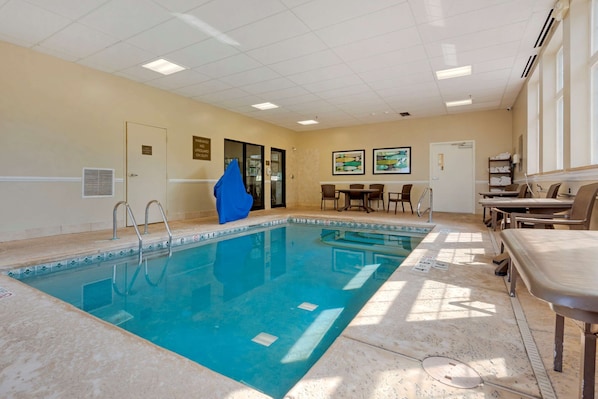 Indoor pool, pool loungers