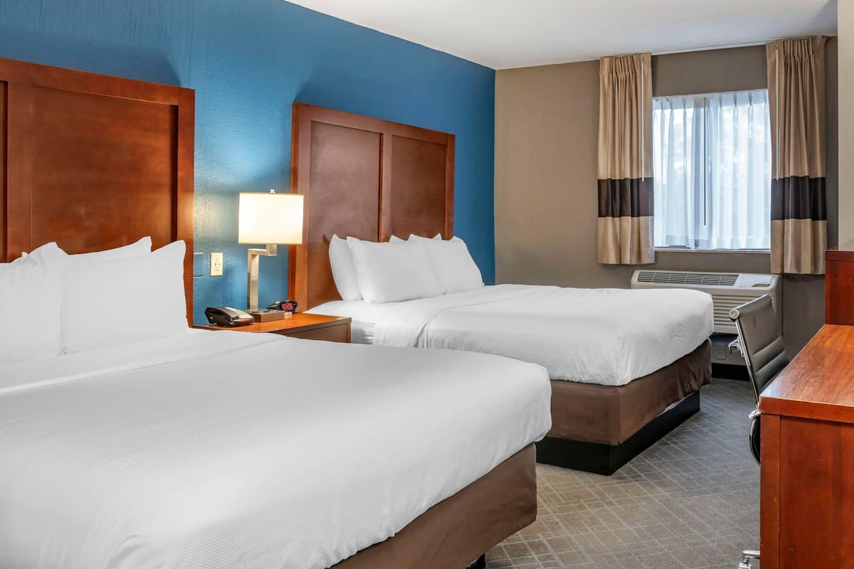 In-room safe, desk, laptop workspace, blackout drapes