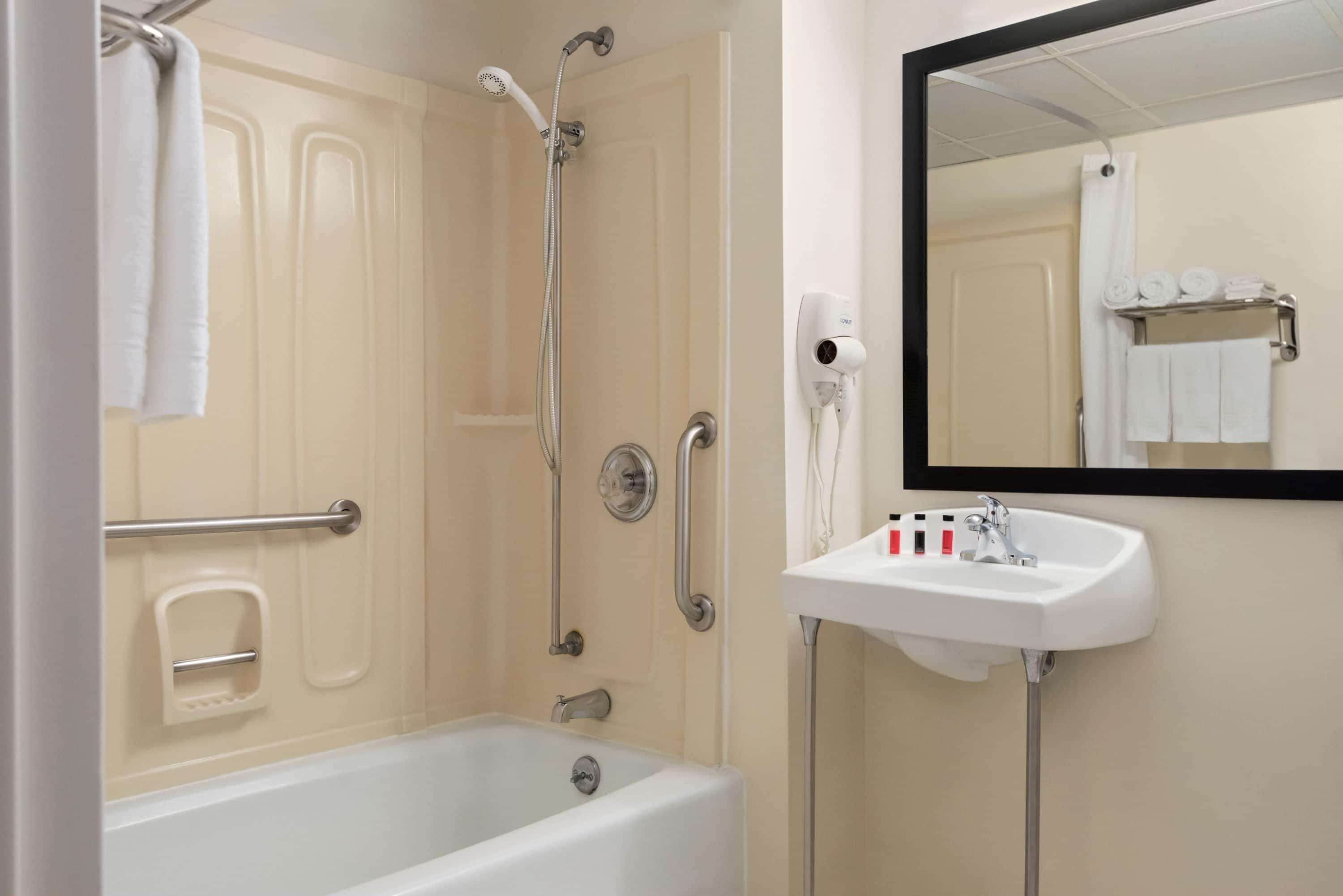 room, 1 double bed, accessible, non smoking (bathtub) | bathroom | combined shower/bathtub, hair dryer, towels