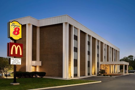 Exterior. Super 8 by Wyndham Liverpool/Syracuse North Airport