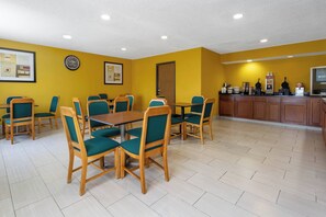 Desayuno continental gratuito y diario