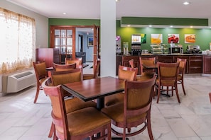 Free buffet breakfast  - Quality Inn Sycamore - DeKalb (Sycamore)