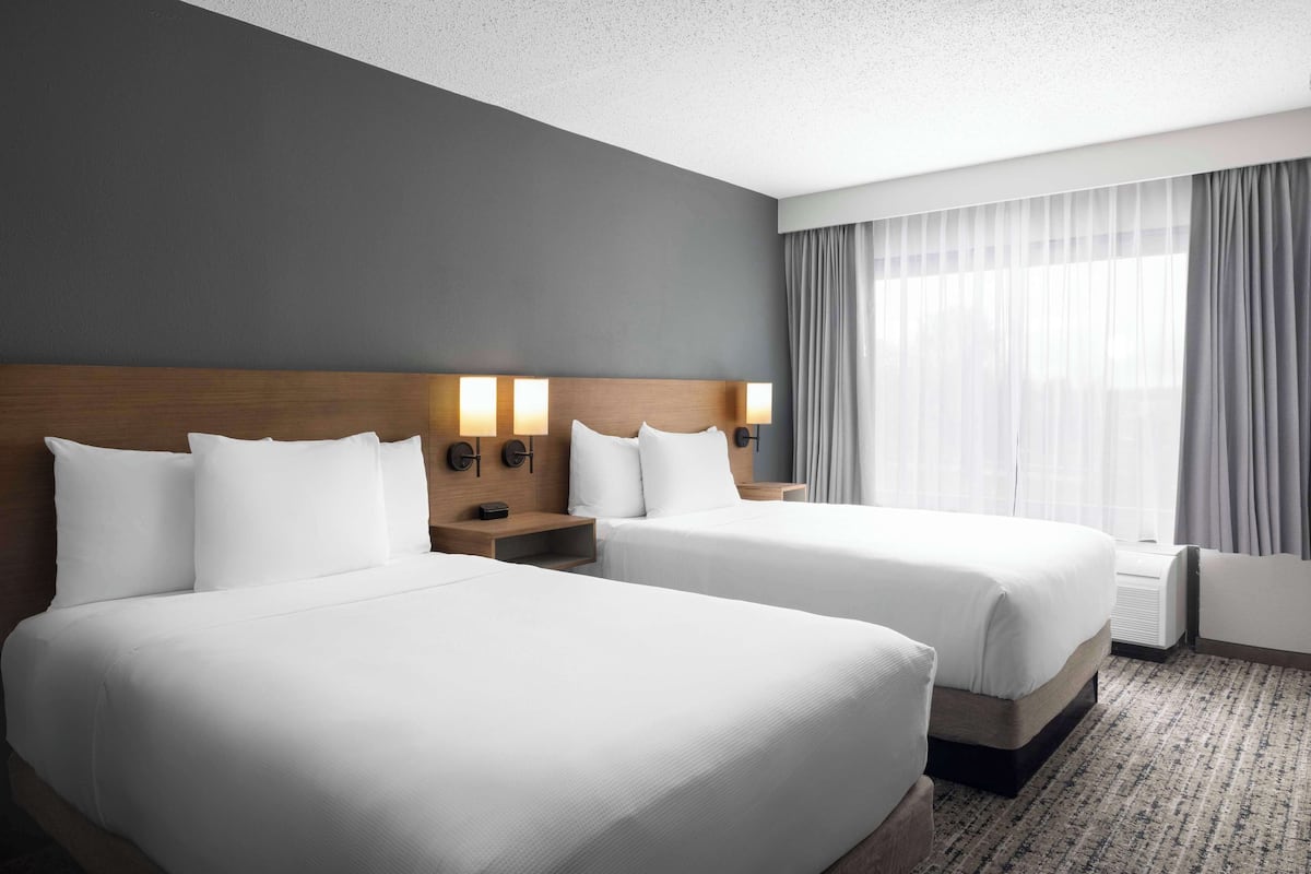 Premium bedding, down comforters, in-room safe, desk