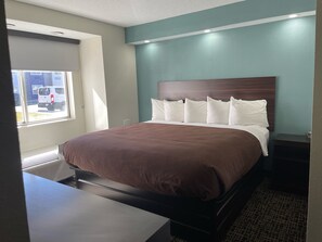 Desk, laptop workspace, blackout curtains, iron/ironing board - Baymont by Wyndham Boardman (Boardman)