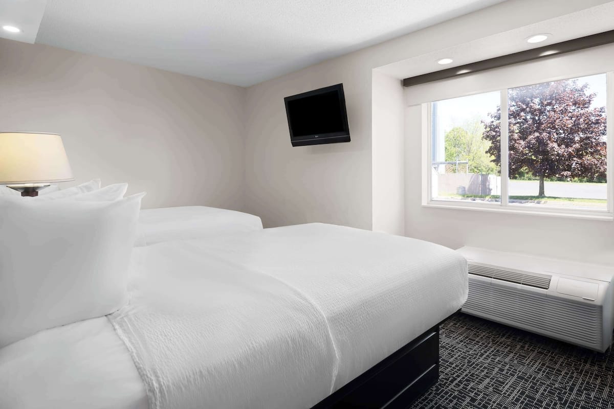 Room, 2 Queen Beds, Accessible, Non Smoking (Mobility/Hearing, Roll-In Shower)