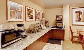 Buffet déjeuner gratuit tous les jours