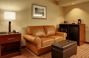 Standard Room, 1 King Bed | Desk, blackout drapes, iron/ironing board, free WiFi