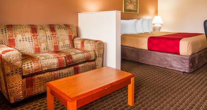 Econo Lodge Inn & Suites Hillsboro - Portland West