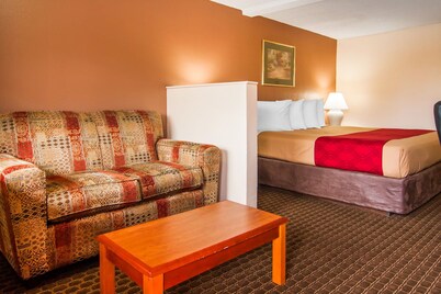 Econo Lodge Inn & Suites Hillsboro - Portland West