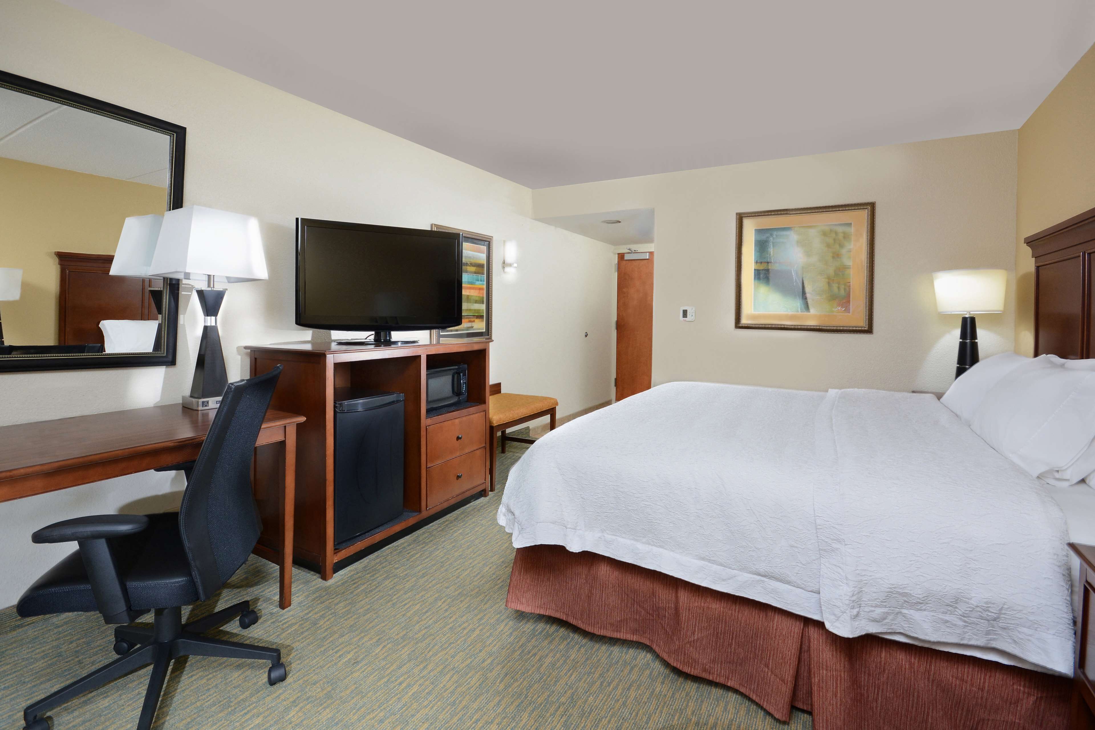 premium bedding, pillow-top beds, in-room safe, desk