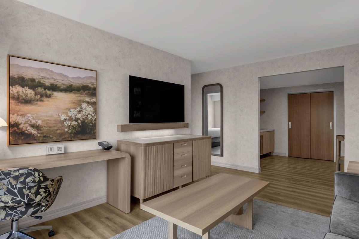 套房, 1 張特大雙人床, 高層 | 客廳 | 平面電視、收費電影