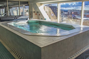 Indoor spa tub - The Grove Hotel (Boise)