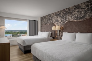 Suite, 2 grands lits, dans la tour | Literie de qualité, lit avec matelas à plateau-coussin, bureau