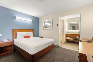 Standard Room, 1 Queen Bed | Individually furnished, desk, blackout drapes, iron/ironing board