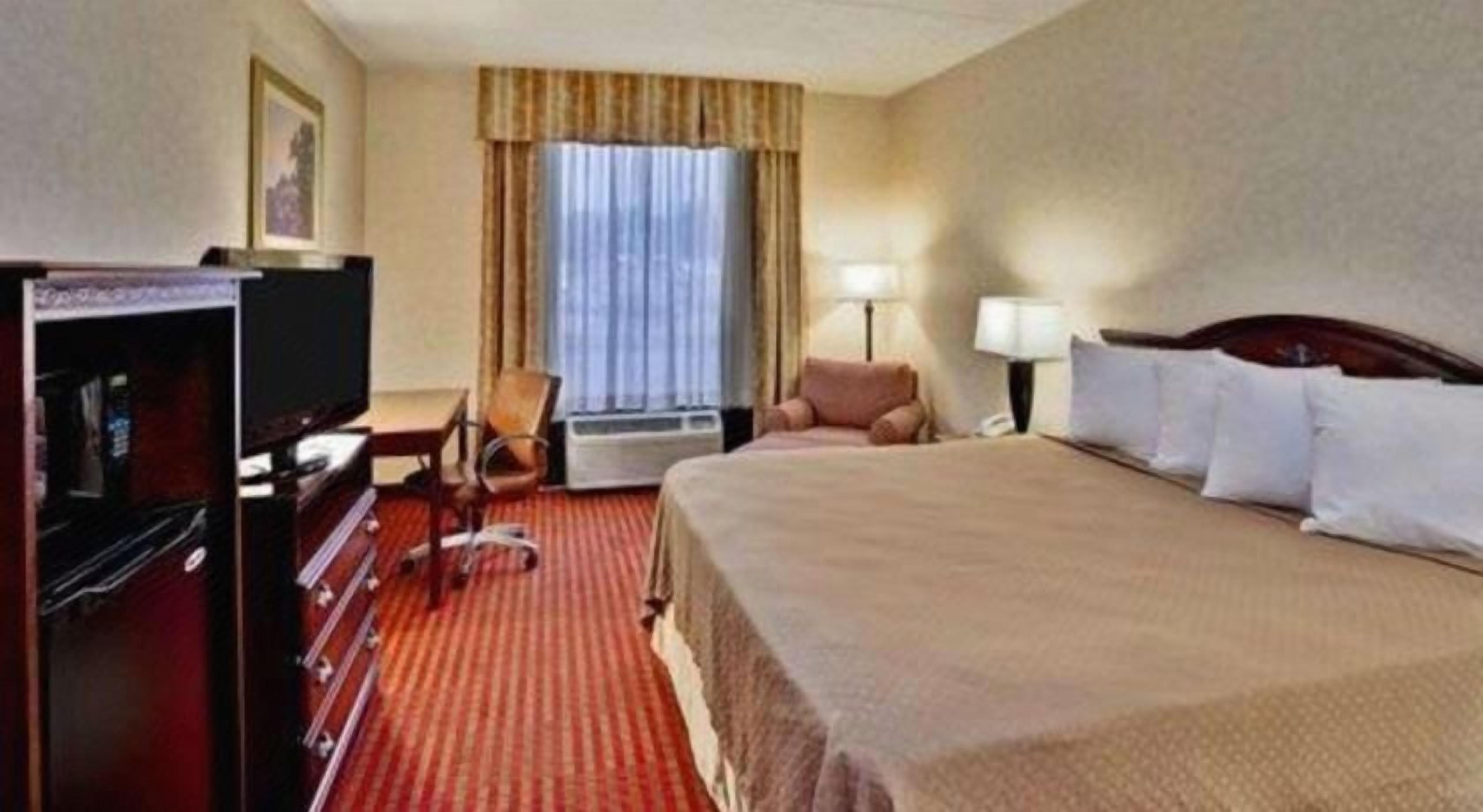 Desk, iron/ironing board, rollaway beds, free WiFi