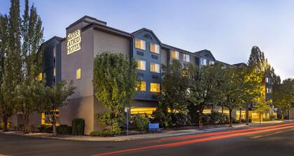 Silver Cloud Inn - NW Portland