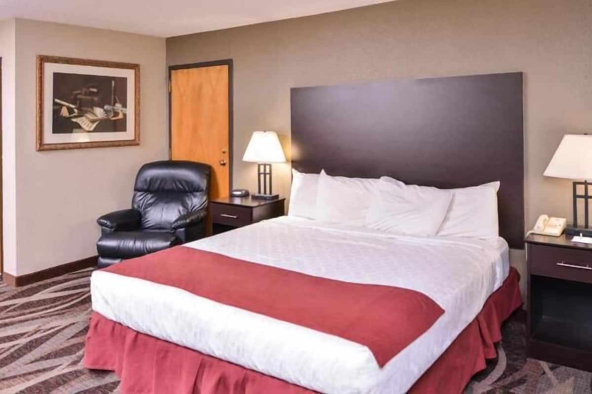 Desk, free cots/infant beds, rollaway beds, free WiFi