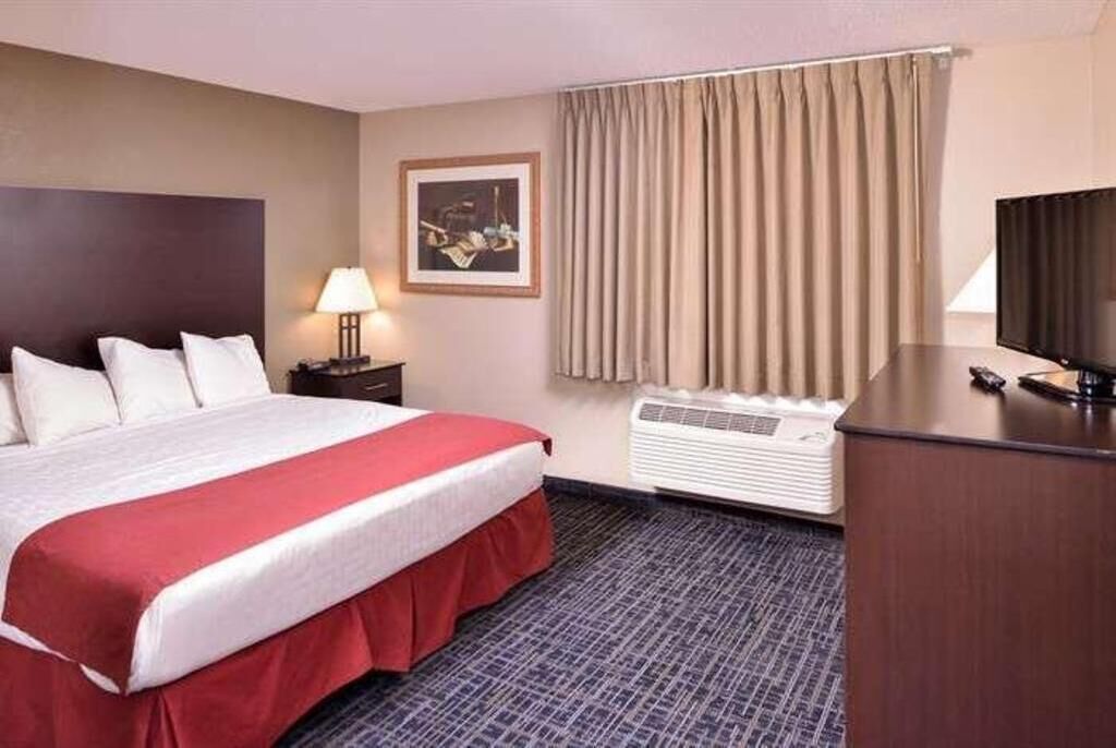 Desk, free cots/infant beds, rollaway beds, free WiFi