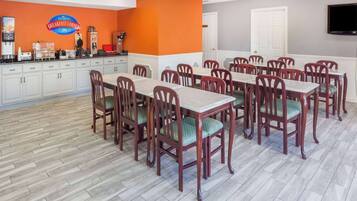 Free daily buffet breakfast