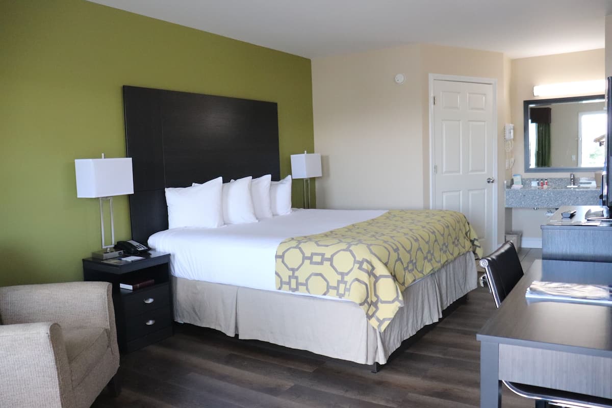 Habitación, 1 cama King size, con acceso para personas discapacitadas (First Floor) | Sábanas de algodón egipcio, ropa de cama de alta calidad y edredón