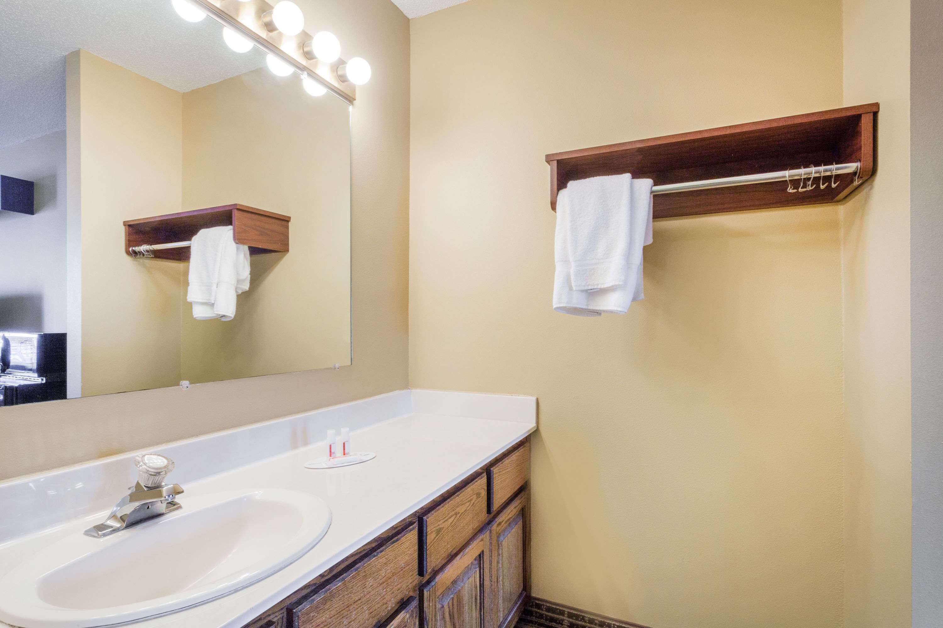 Tina con regadera, tina profunda, regadera con hidromasaje 