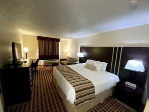 Desk, iron/ironing board, free WiFi, bed sheets - Baymont by Wyndham Smyrna (Smyrna)