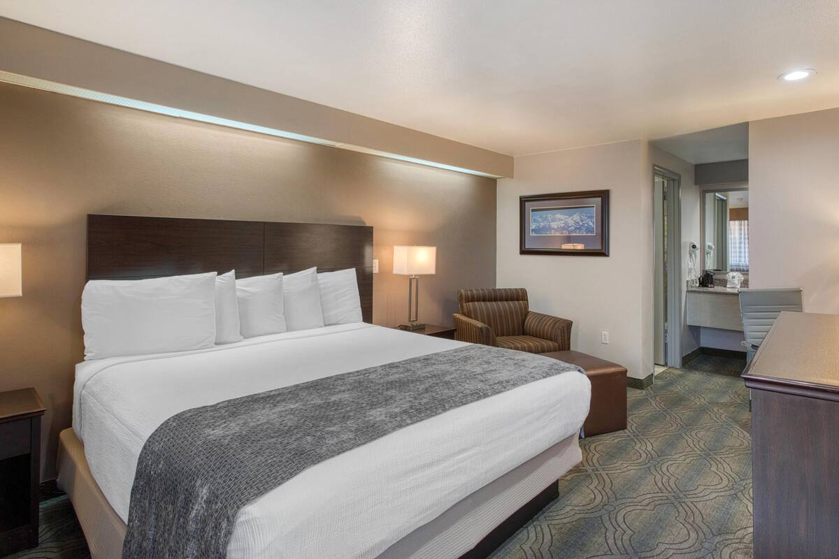 Standard Room, 1 King Bed, Non Smoking