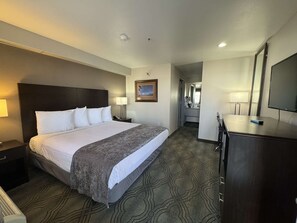 Standard Room, 1 King Bed, Non Smoking | Frette Italian sheets, premium bedding, down comforters, pillowtop beds