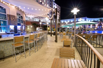 8 restaurants; breakfast, lunch, and dinner served at Harrah