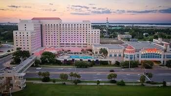 Hotel exterior and entrance at Harrahs Gulf Coast