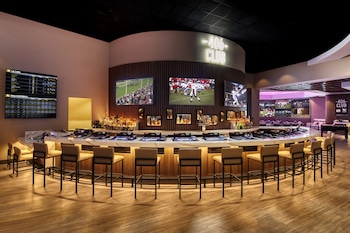 3 bars/lounges, poolside bar at Harrah