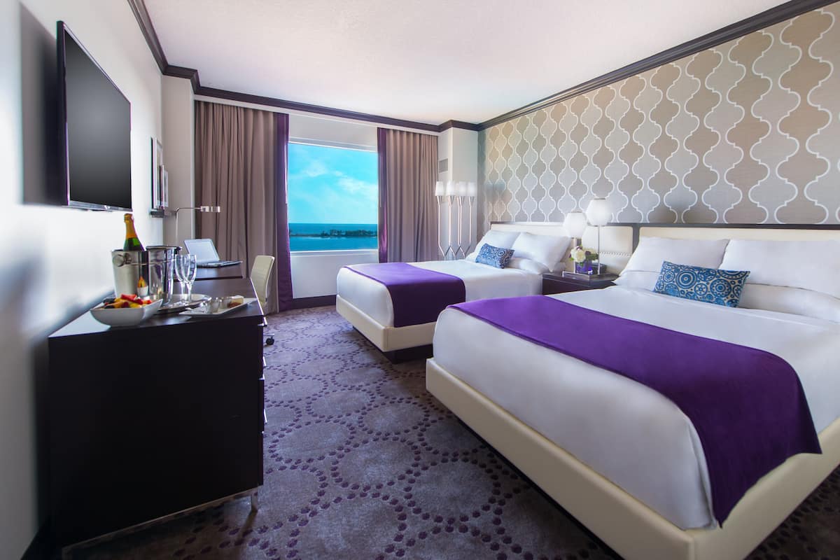 Premium bedding, in-room safe, desk, laptop workspace