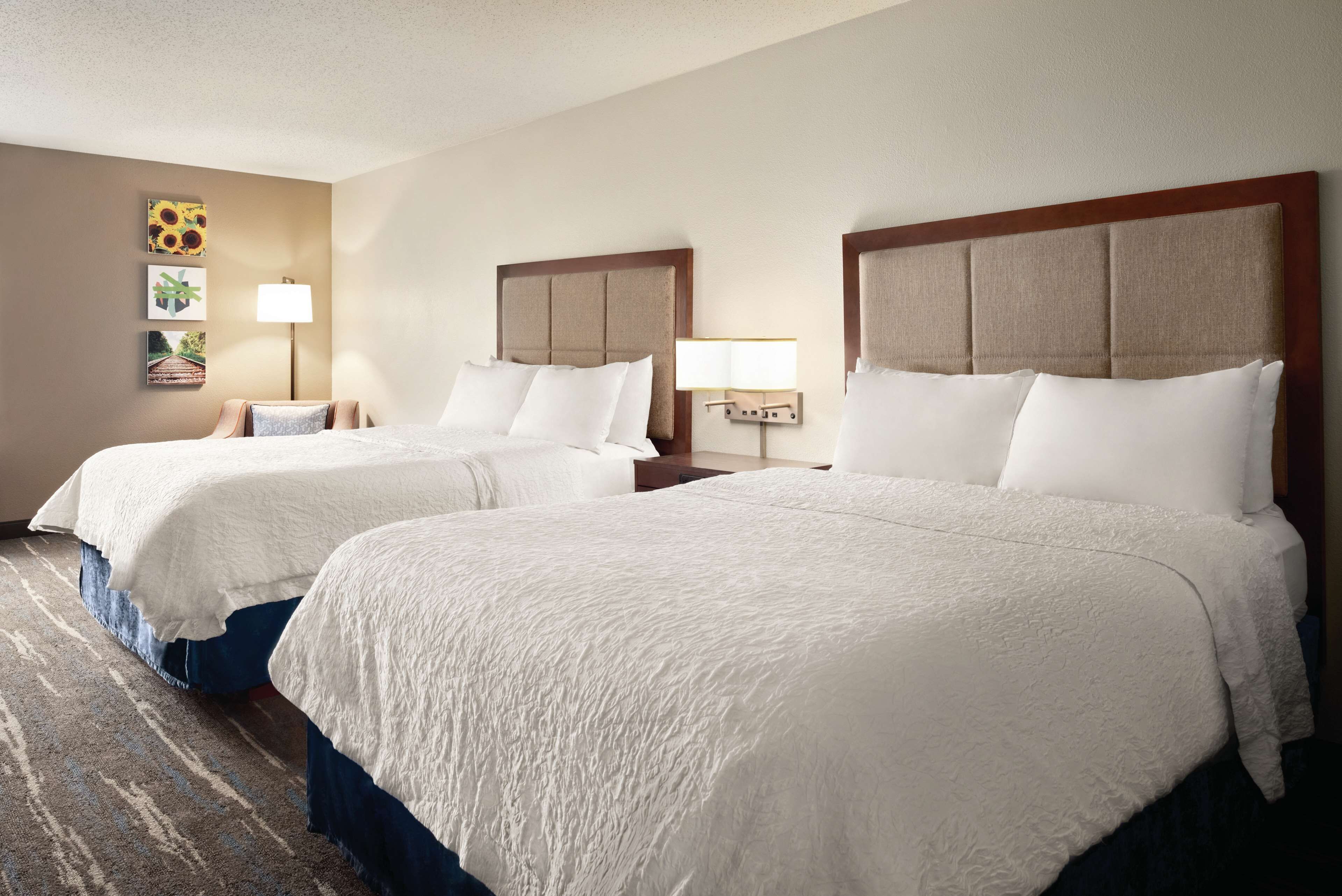 premium bedding, in-room safe, desk, laptop workspace