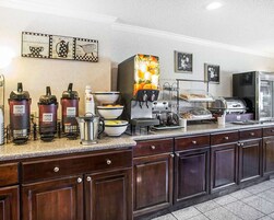 Desayuno completo gratuito y diario