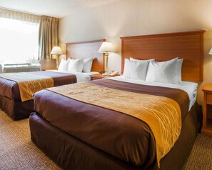 Chambre Standard, 2 grands lits, non-fumeurs | Bureau, fer et planche à repasser, Wi-Fi gratuit, draps fournis