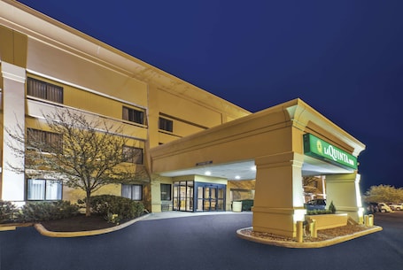 Exterior. La Quinta Inn by Wyndham Toledo Perrysburg