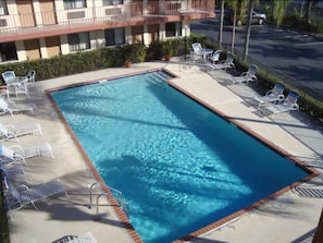 Outdoor pool - Inn of America - Palm Beach Gardens (Palm Beach Gardens)