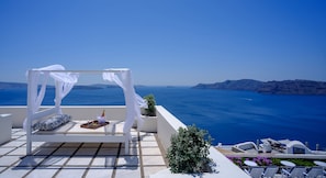 Two bedroom Villa, Sea View,Caldera View | Terrace/patio