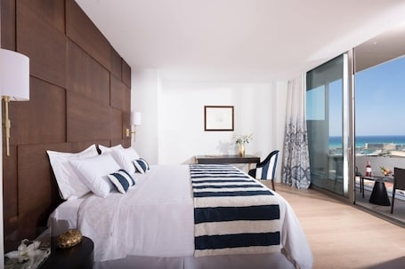 Grand Suite, Harbor View | Minibar, in-room safe, desk, soundproofing. Aquila Atlantis Hotel
