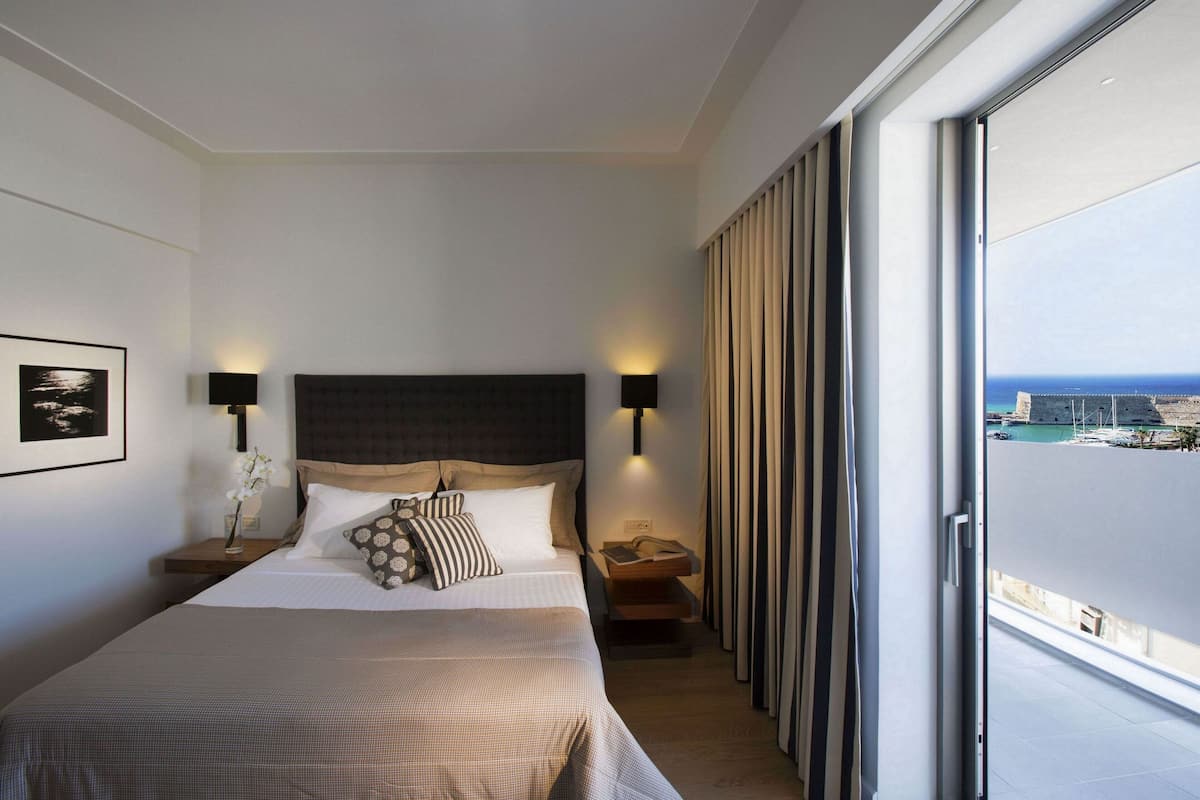 Minibar, in-room safe, desk, soundproofing