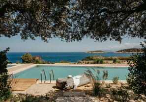 Infinity Blue Suite with Sharing Pool | Vista do quarto