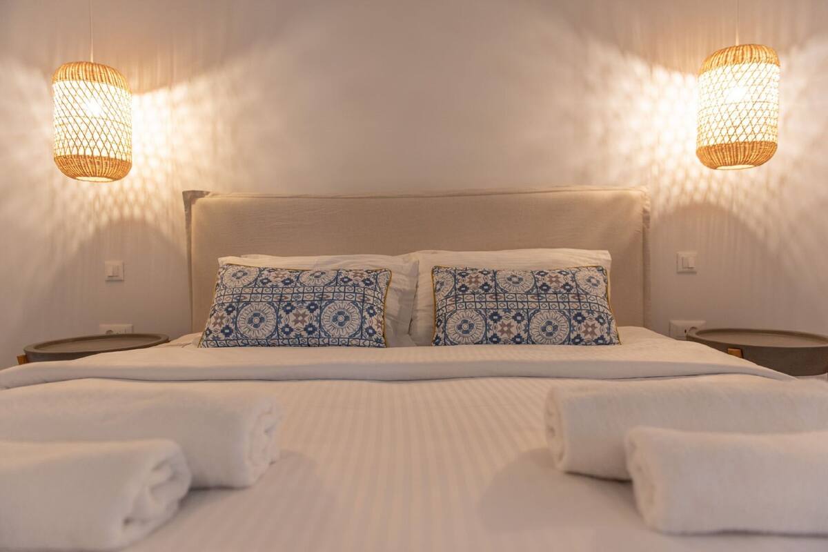 Ropa de cama hipoalergénica y minibar 