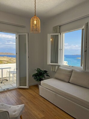 Living area - Adonis Hotel & Apartments (Paros)
