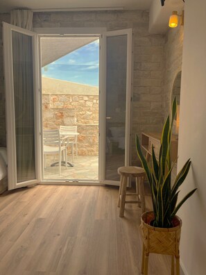 Studio (No View) | Hypo-allergenic bedding, minibar, in-room safe, individually decorated