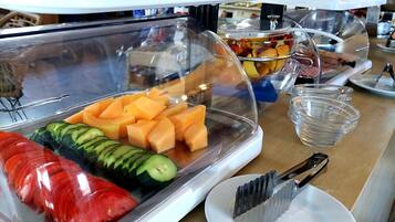 Kontinental frukost varje dag (EUR 15 per person)