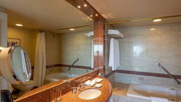 Bathroom | Combined shower/tub, deep soaking tub, rainfall showerhead