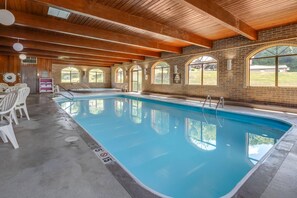 Indoor pool, sun loungers