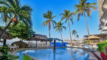 Outdoor pool, pool loungers