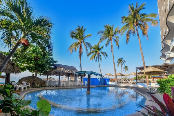 Outdoor pool, sun loungers